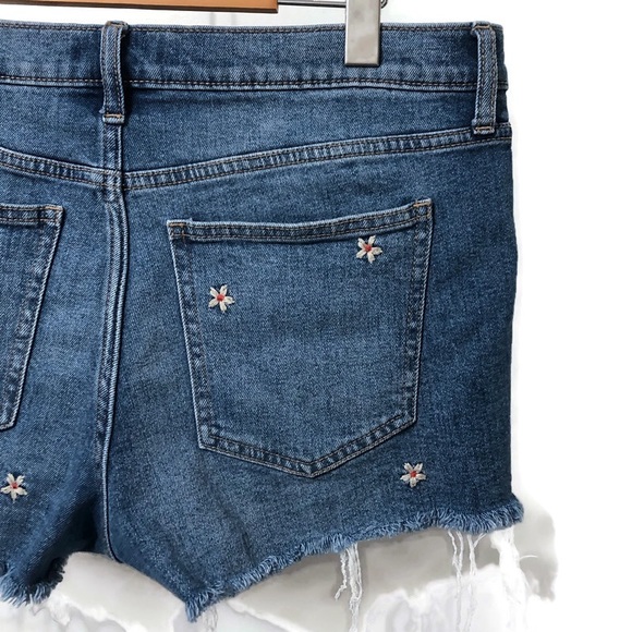 GAP | Floral Embroidered Cut-off Jean Shorts Sz 30 - Picture 10 of 14